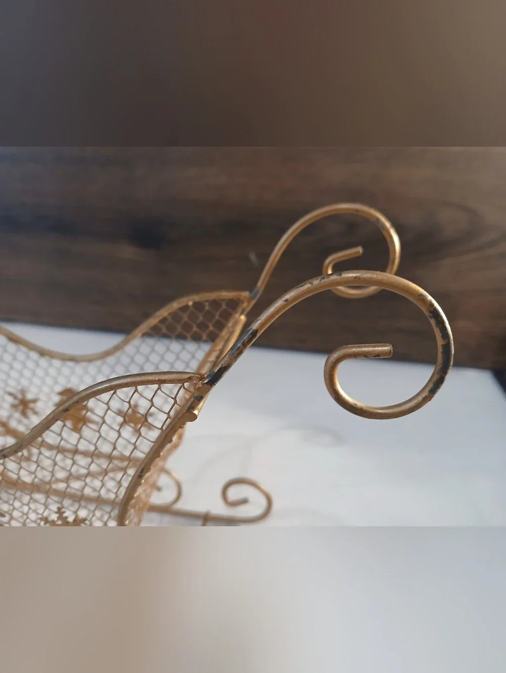 N/A elegant gold